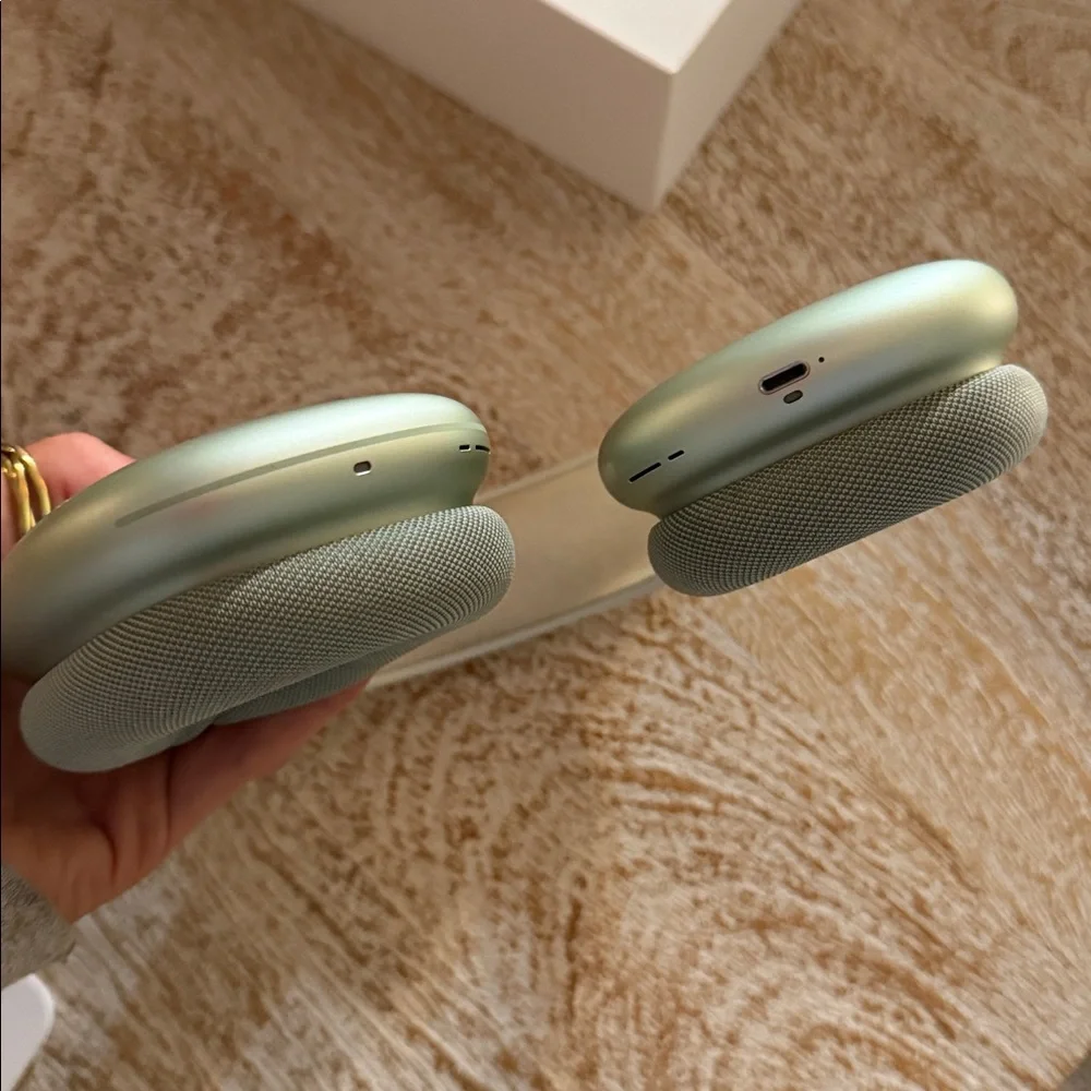 Apple AirPods Max - Picture 14 of 17